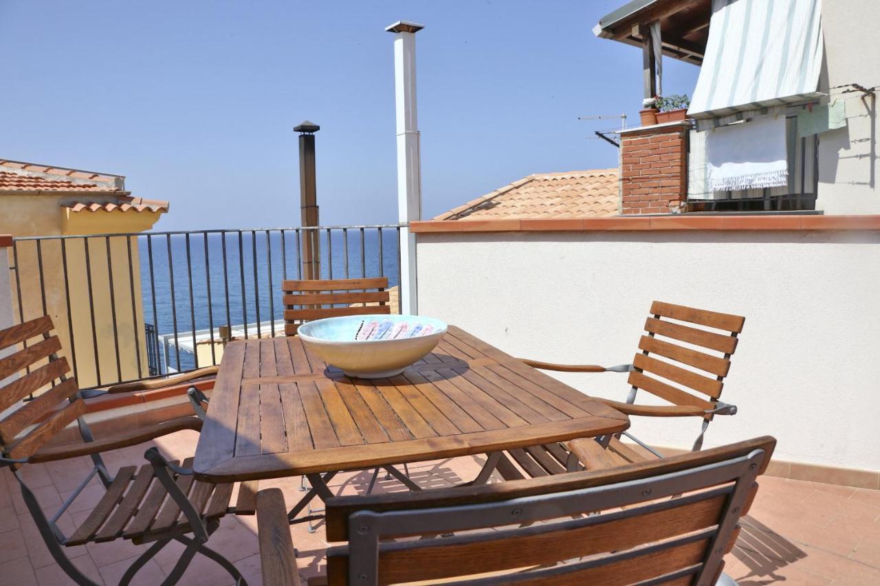 Terrazza Lucilla Apartment เชฟาลู ภายนอก รูปภาพ